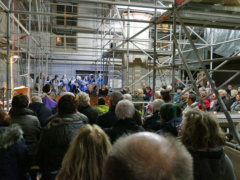 Heilige Messe auf der Baustelle zum 4. Advent (Foto: Karl-Franz Thiede)